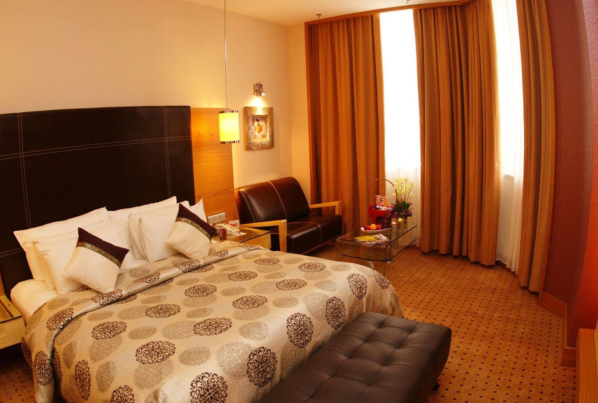 New World Suites Bintulu Exteriér fotografie